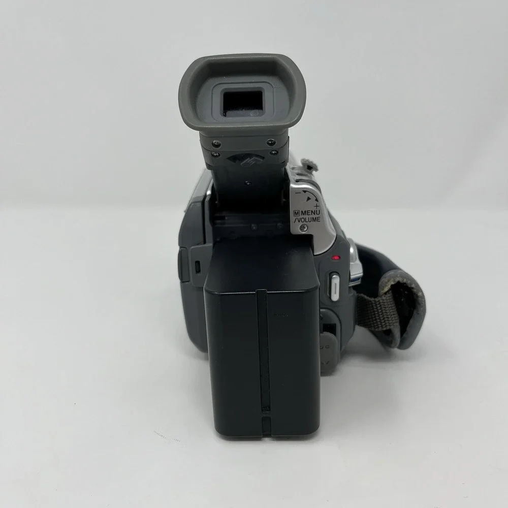 JVC GR-DV800U MiniDV Camcorder 300x Digital Video Camera – Powers On, LCD Not Wo